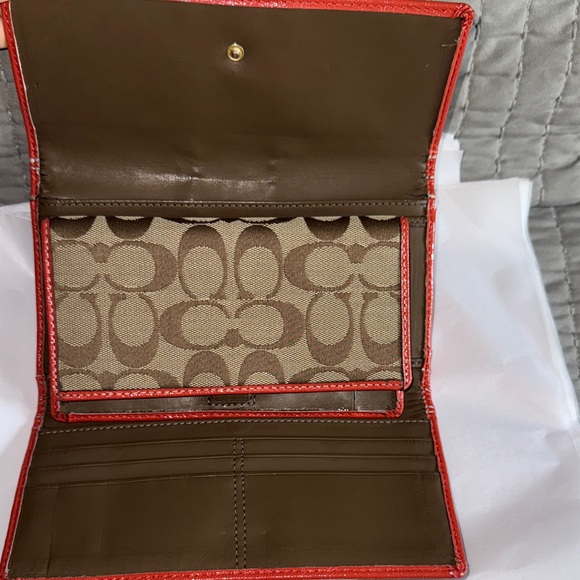 Coach Trifold Canvas & Leather Trim Signature Wallet w Snap Clousure & Checkbook - Picture 10 of 16